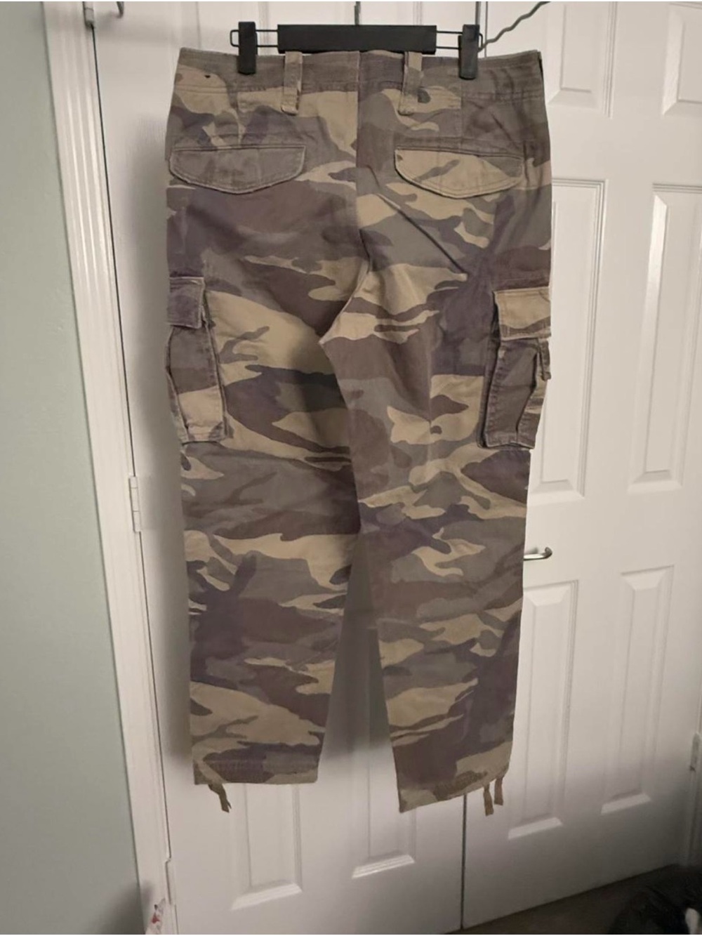 Abercrombie & Fitch Men's Taupe Camo Cargo Pants - Picture 5 of 7